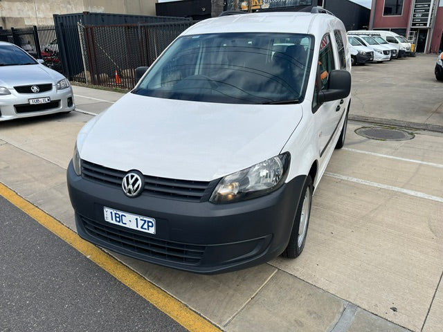 Front three-quarter view of white 2014 Volkswagen Caddy Crew Cab