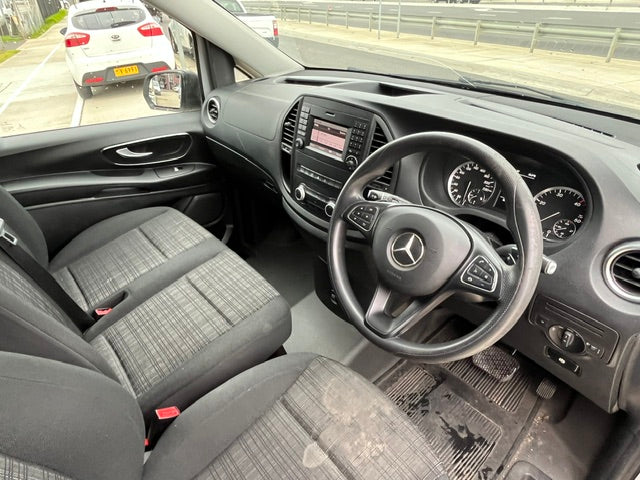 Three-seat cabin and automatic controls of Mercedes-Benz Vito